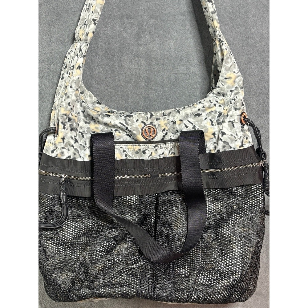 Lululemon Yin to Yang Hobo Bag Purse Not So Petite Fleur Silver Spoon Clean